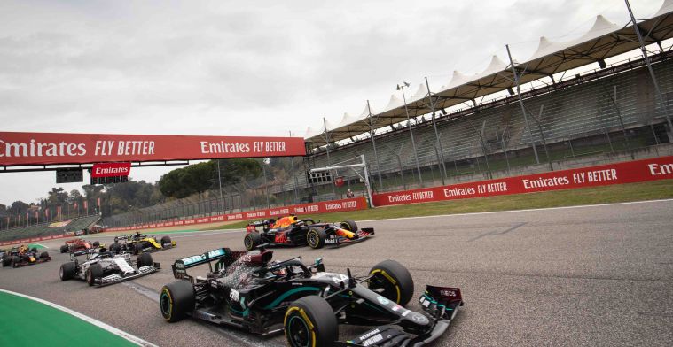 Hamilton worstelde achter Verstappen: 'Die raakten oververhit achter Max'