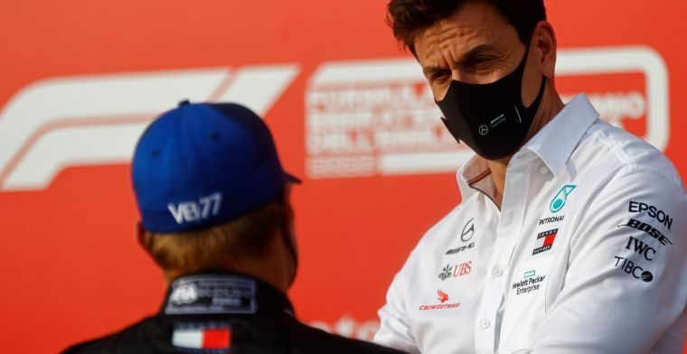 Wolff staat geen 'politiek' toe binnen Mercedes: 'Beide coureurs steunen'