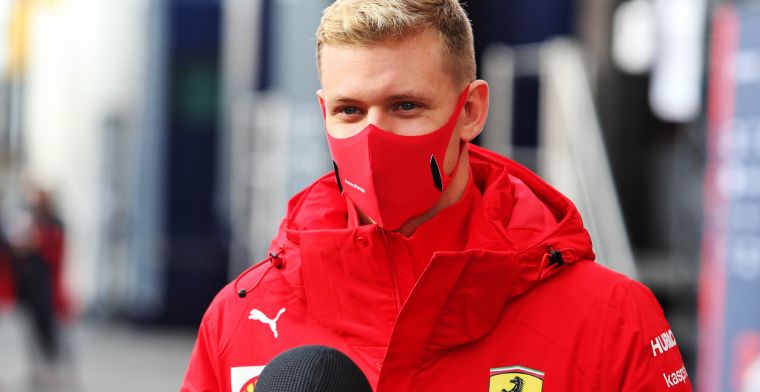 Schumacher hoort nog altijd bij Ferrari: 'Zullen zijn vooruitgang blijven volgen'