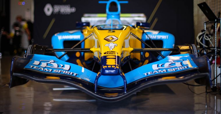 Update | Alonso herenigd met kampioensauto en laat V10 brullen
