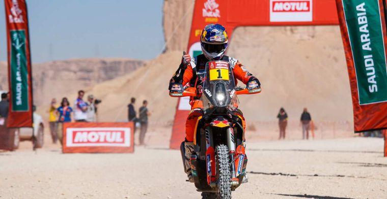 LIVE | Dakar Rally etappe 8: Loeb wacht tevergeefs op assistentie en geeft op