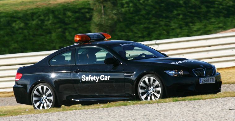 Bizar: Safety car en medical car gestolen van Engels circuit