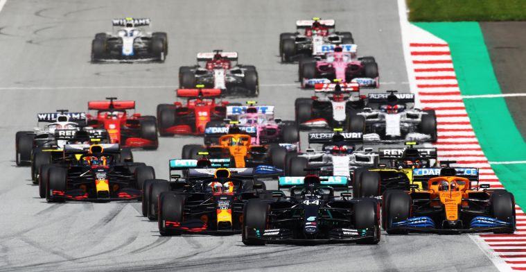 Uitslag Virtuele GP Oostenrijk: Straffenregen maakt voor spannende race