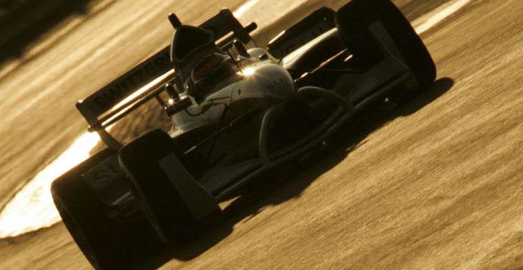 Zoon Trulli verslaat Van 't Hoff nipt voor Formule 4-titel in laatste race