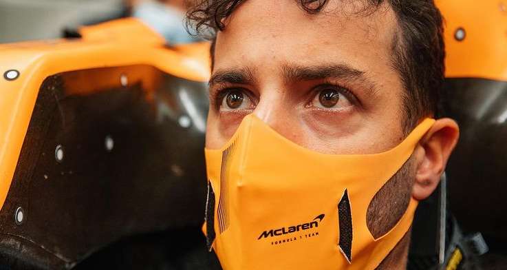Ricciardo aast op nieuwe weddenschap: 'Hij heeft een aardige autocollectie'