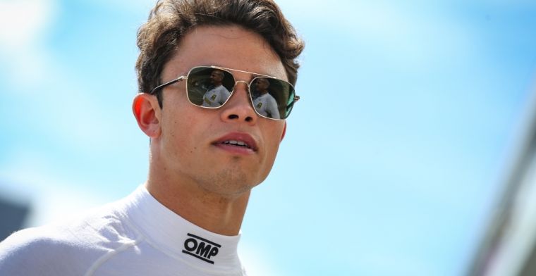 De Vries ongenaakbaar in eerste Formule E race van het seizoen