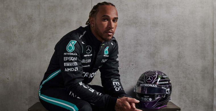 Bekijk hier de nieuwe outfits en helmen van Hamilton en Bottas 