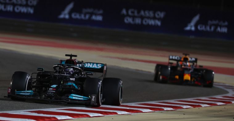 FIA steward legt uit waarom Hamilton gewaarschuwd werd: 'Herhaaldelijk voordeel'