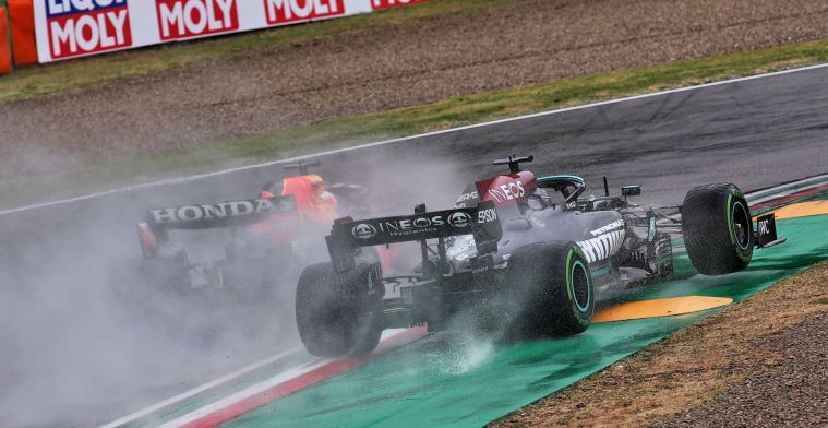 Hamilton verrast door Verstappen: ''Nu pas kijkt hij naar links''