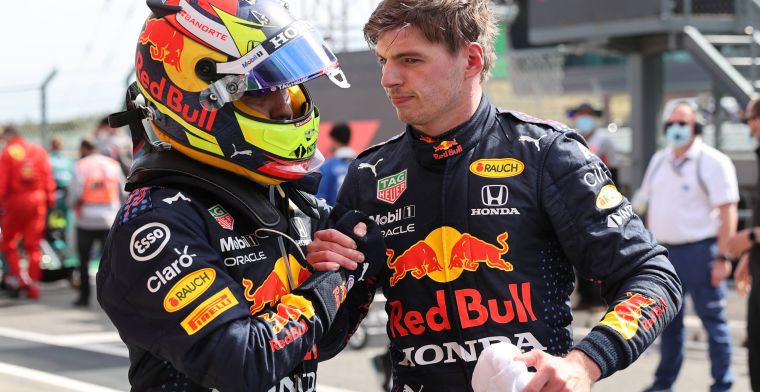 In beeld: Verstappen en Perez nemen het tegen elkaar op in karts-ballonrace
