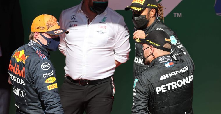 Hamilton richt zich op Verstappen: 'Boeit hem niet als Bottas sneller is'