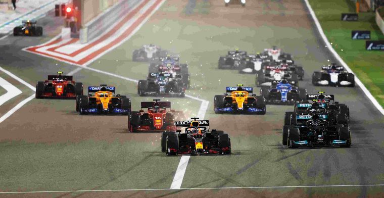 Alonso ziet Verstappen en Hamilton buiten bereik: 'GP-zeges gaan daarheen'