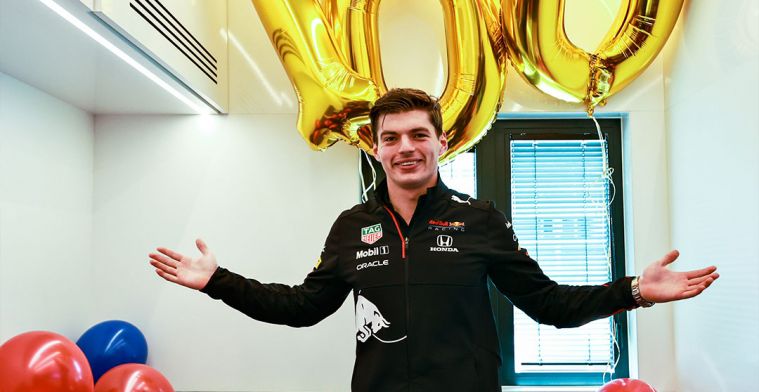 Red Bull verrast Verstappen met 100 ballonnen voor 100 races met het team