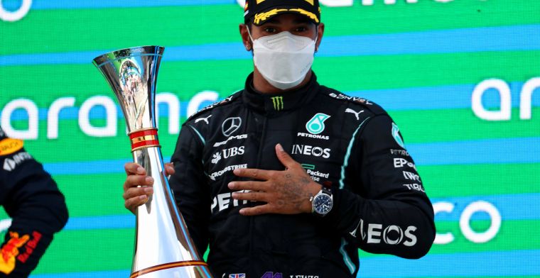 Hamilton vindt Verstappen niet agressiever: 'Daar hebben we performance verloren'