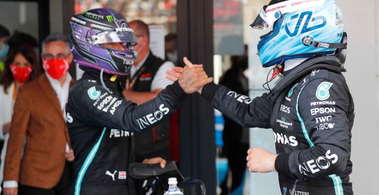 Hamilton kwam niet makkelijk langs Bottas: 'Dacht dat we aan het racen waren'
