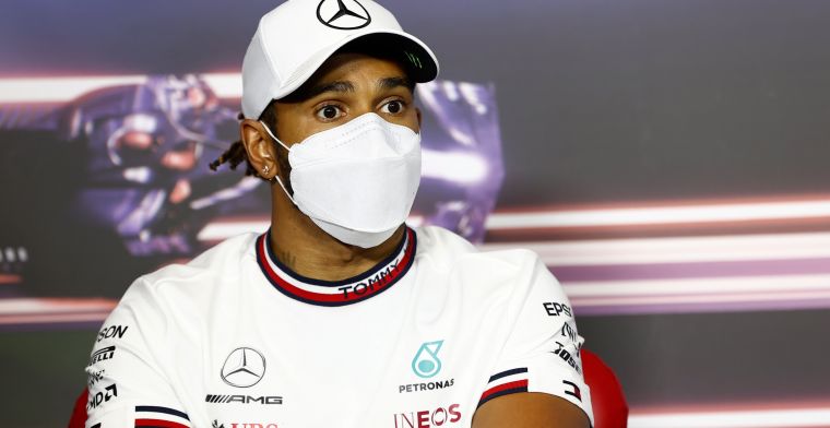 Hamilton prijst Verstappen: Max doet het geweldig, ze staan een stap voor op ons