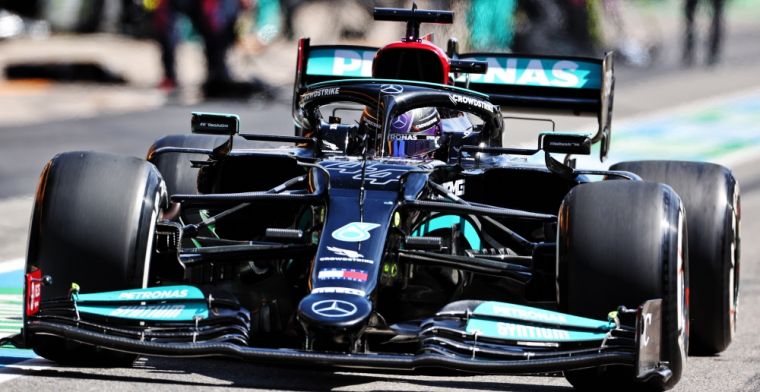 LIVE | Hamilton wint thuisrace ondanks tijdstraf voor crash Verstappen
