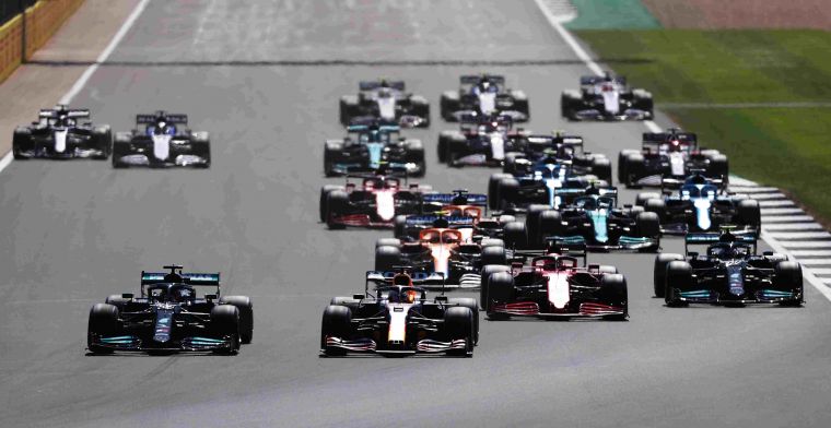 Hamilton houdt Leclerc van overwinning af: druiven zuur voor Verstappen