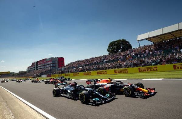 Analyse: Waarom was het gevecht tussen Hamilton en Verstappen in de eerste ronde zo heftig?