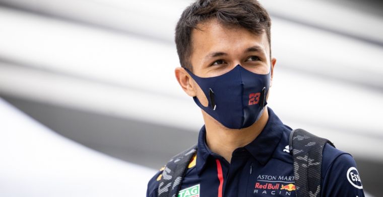 F1 Social Stint | Albon drijft de spot met Verstappen en Ricciardo
