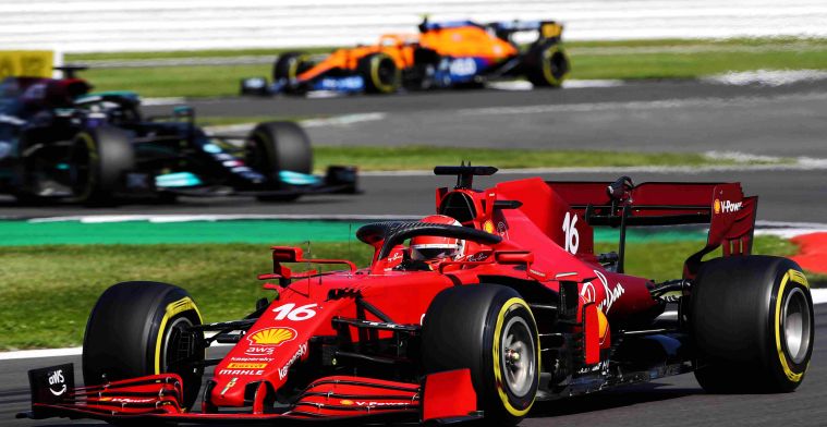 Sainz maakt indruk bij Ferrari: 'Hij heeft ons op dat gebied veel geleerd'