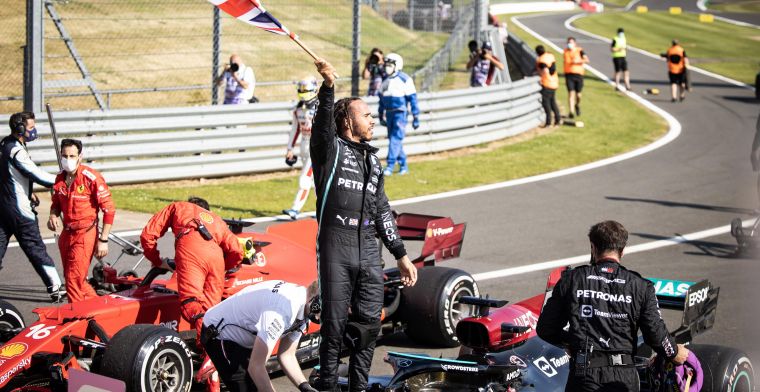 Prost verdedigt Hamilton: 'Hij is geen onsportieve coureur, maar staat onder druk'