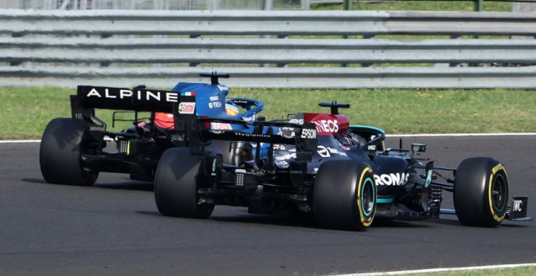 Alonso over zijn verdedigende werk: 'Hamilton klaagt altijd'