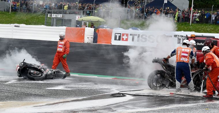 MotoGP-race stilgelegd door brandende motoren en benzine op de baan
