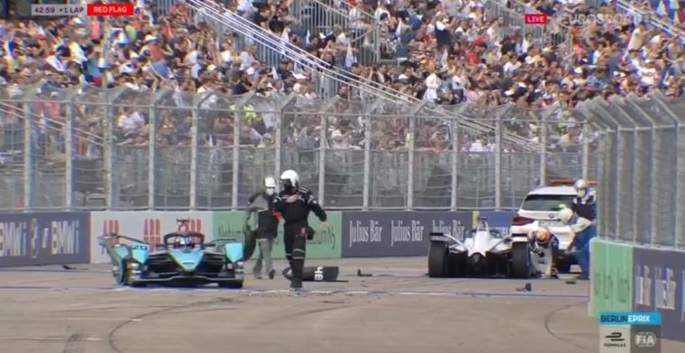 Drama bij start laatste Formule E-race: titelrivalen De Vries raken elkaar
