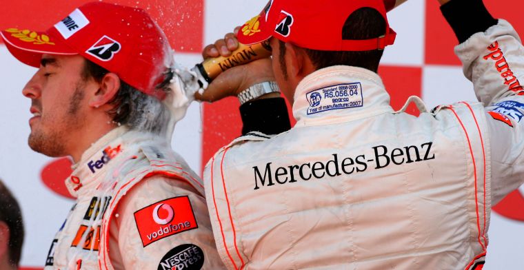 Alonso doet boekje open over intense rivaliteit met Hamilton in 2007