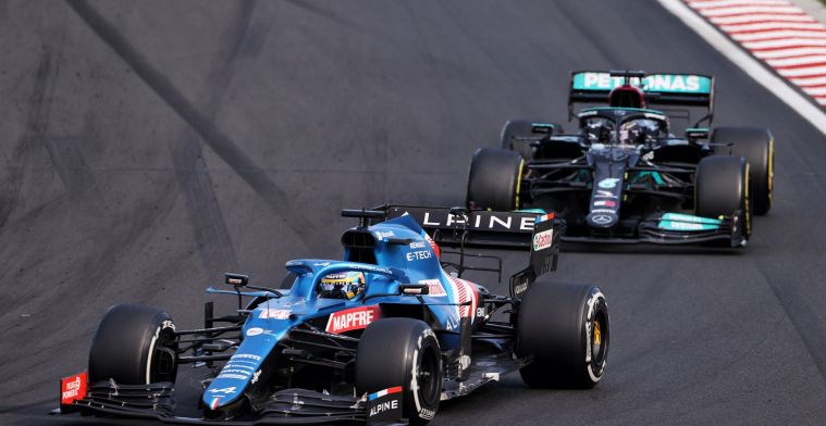 Alonso over Mercedes en Red Bull: 'Alles is nog redelijk hetzelfde'