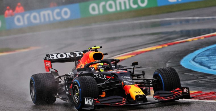 Perez vreest voor snelheid Mercedes: ‘In zulke bochten zijn ze oppermachtig
