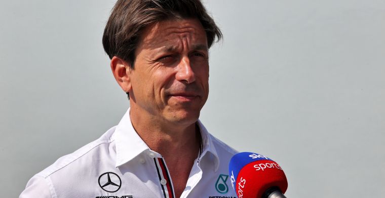 Wolff vertelt hoe groot de F1-kans voor De Vries is: Vijftig procent