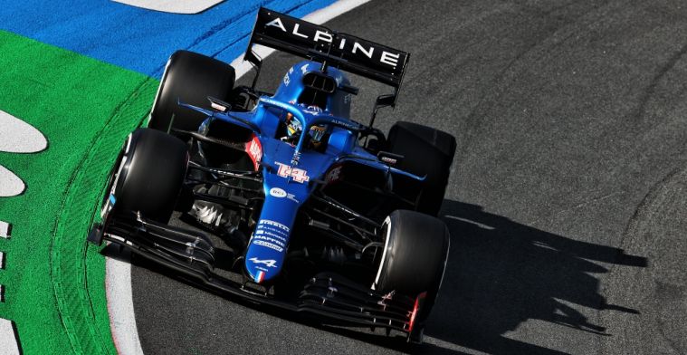 Alonso over kombochten: 'Wagens F1 zijn niet gemaakt voor deze bochten'