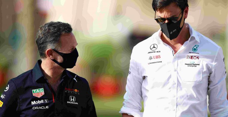 Mercedes-teambaas krabbelt terug: 'Bedoelde niet dat Max expres crashte'