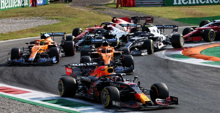 LIVE | Verstappen vertrekt vanaf pole position aan uitdagende race