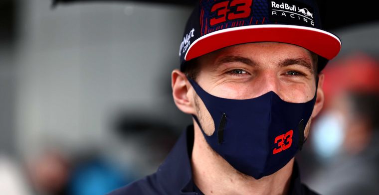 Verstappen kan wel lachen om zijn gridstraf: 'Straks hebben we stoplichten in F1'