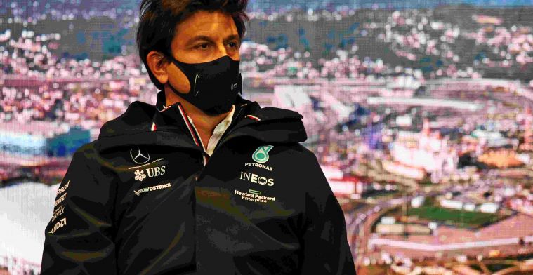 Mercedes: 'Nog niet zeker dat Hamilton vierde motor en gridstraf krijgt'