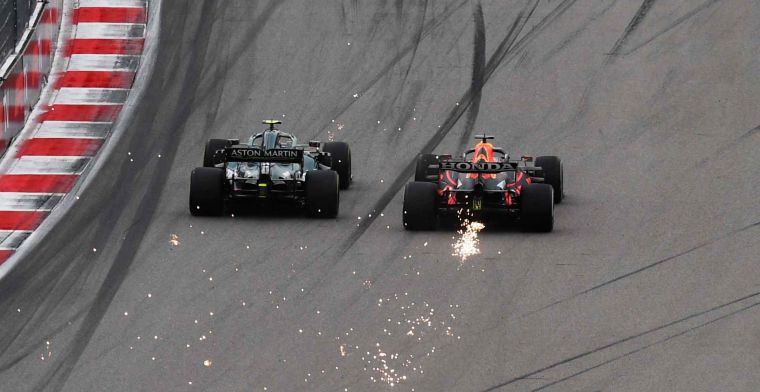 Hamilton wint na spectaculaire slotfase, Verstappen verrast met P2