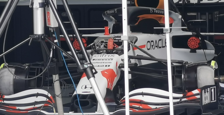Nieuwe wit-rode Red Bull Racing-livery gespot in garage in Turkije 