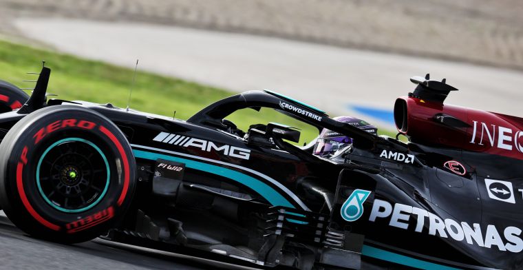 Mercedes positief: 'Bottas lijkt een streepje voor te hebben op Verstappen'