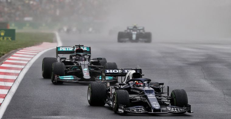 Tsunoda wilde Hamilton lang achter zich te houden: 'Wil dat Verstappen titel wint'