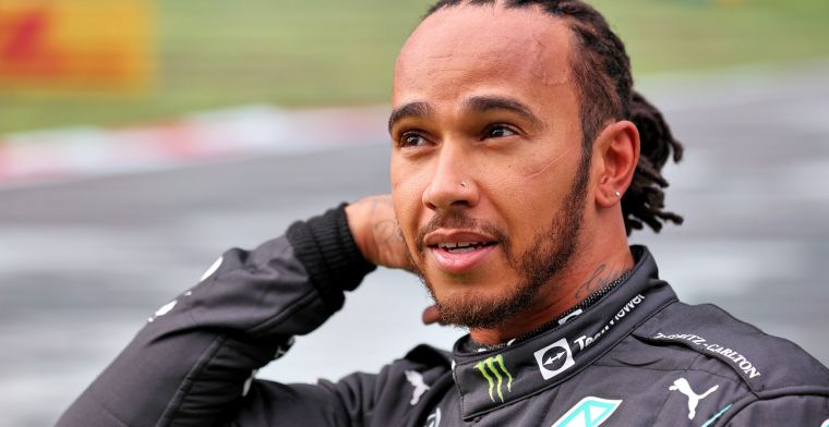 Hamilton begrijpt keuze Mercedes: 'Hij is erg bezig met het kampioenschap'