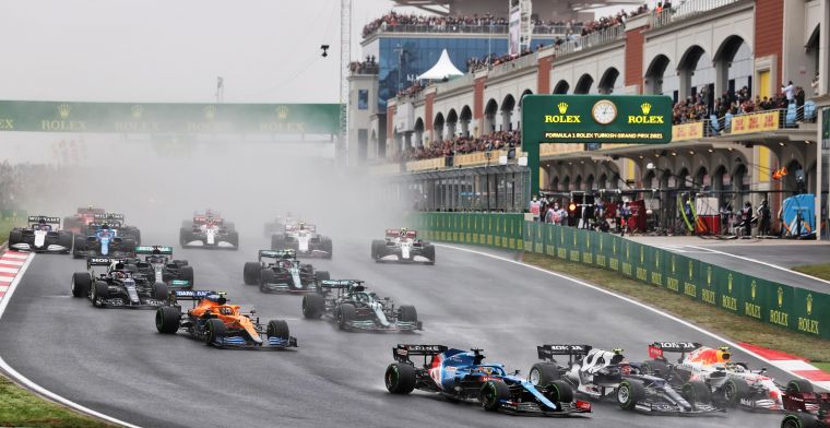 LIVE | De Turkse Grand Prix: Hamilton vanaf P11, Verstappen op jacht naar Bottas