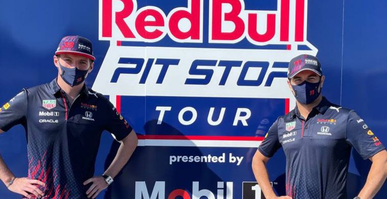 Verstappen en Perez wisselen banden van eigen Red Bull-auto