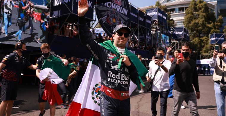 Perez steelt de show in Mexico-Stad met een demorun voor Red Bull