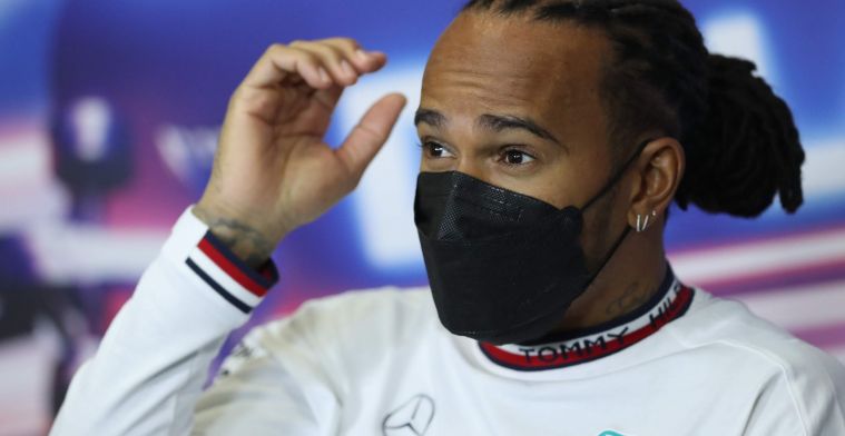 Hamilton wijst op onervarenheid van Verstappen: 'Lang geen titel gewonnen'