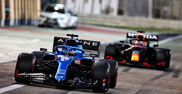 Alonso schaart zich opnieuw achter Verstappen: Hoort bij de vorige race