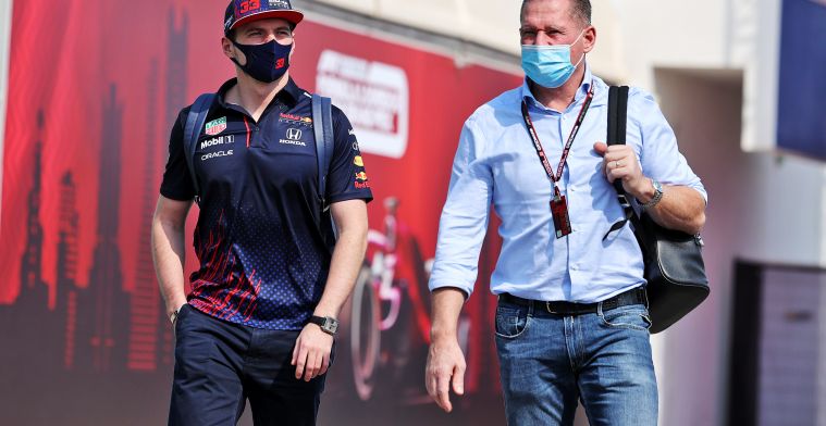 Montoya vermoedt opzet bij Verstappen: 'Als ze crashen, scoort hij punten'