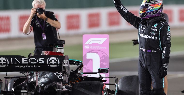 Mercedes: 'Gat tussen Hamilton en Verstappen boven onze verwachtingen'
